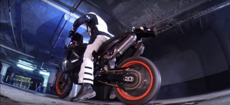 Ilyet láttál már? Burnout összkerekes motorral - videó