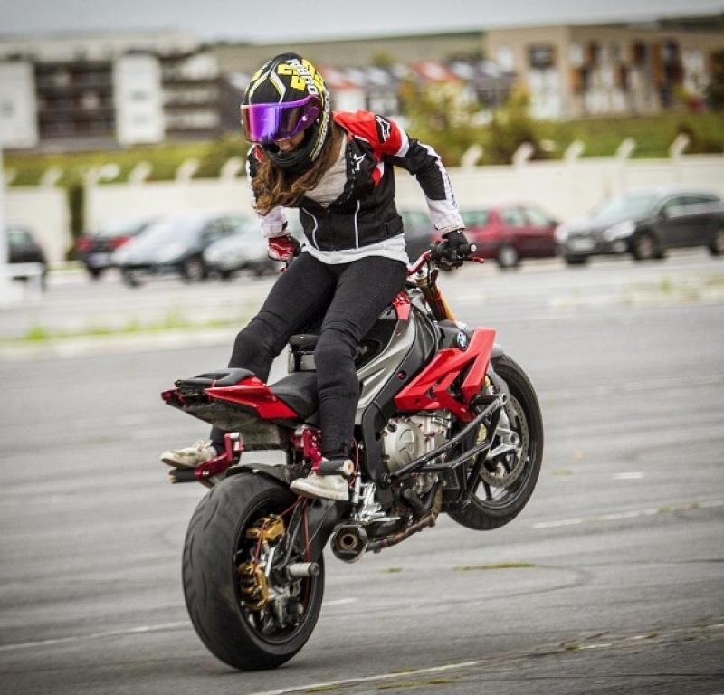 Amit ez a csaj tud, az lenyűgöző