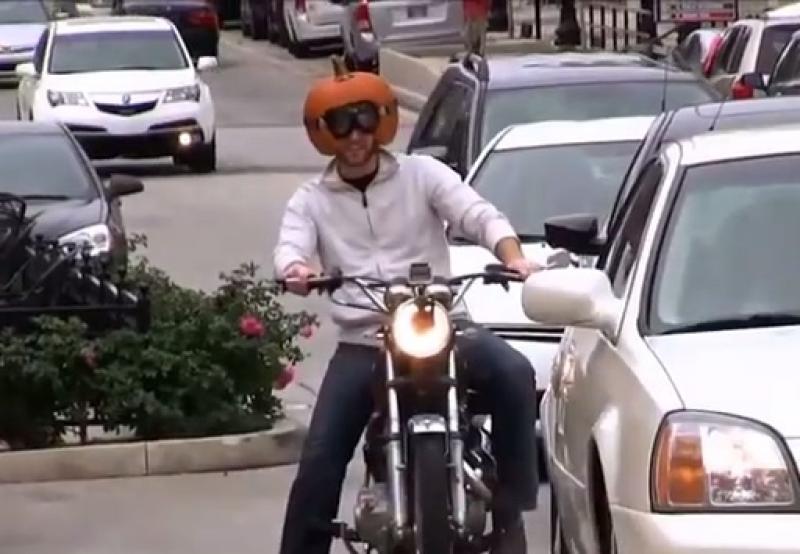 Így lehetsz nagyon tökös a motorodon!