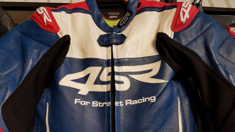 A 4SR verseny és utcai motoros ruházat már itthon is elérhető