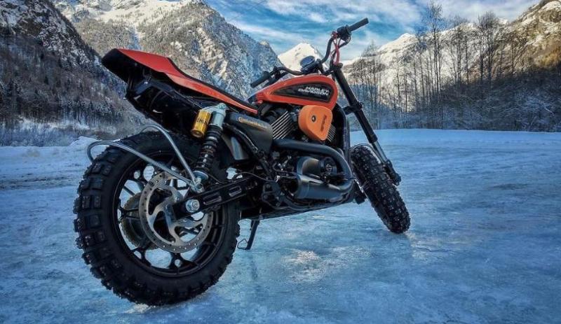 Harley-Davidson Street Rod a jégviadalon / VIDEO - SnowQuake