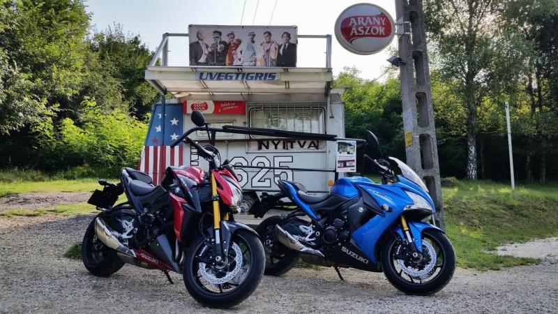 Több száz motortól volt hangos az Üvegtigris parkolója