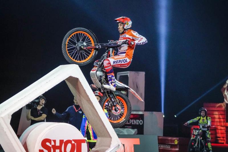 X-Trial – Láttál már motorost a háztetőn egykerekezni?