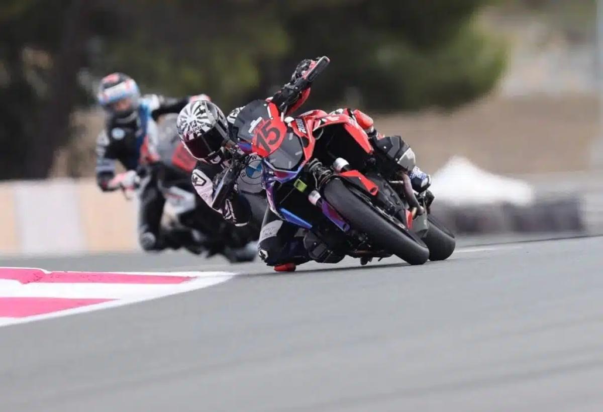 Túraenduróval nem lehet versenyezni? Fogd meg a söröm!