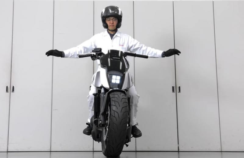 Egy Honda, ami egyensúlyozza magát!