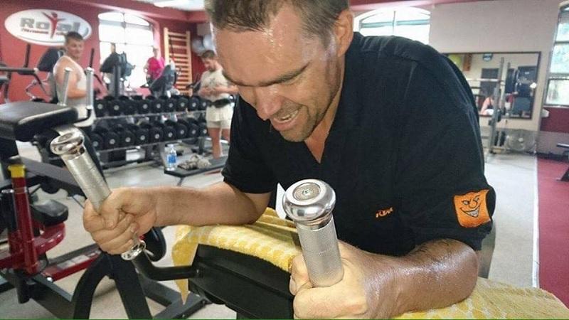 Laller kőkemény munkában!