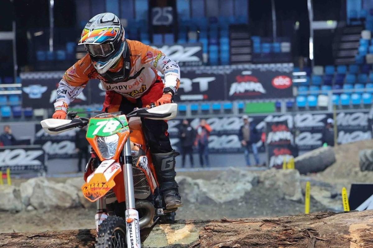 Laller Racing: Liszka Roland rajthoz áll a SuperEnduro GP of Hungary-n