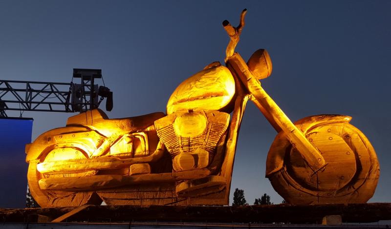 Motoros szív és motoros lélek jelképe Alsóörsön