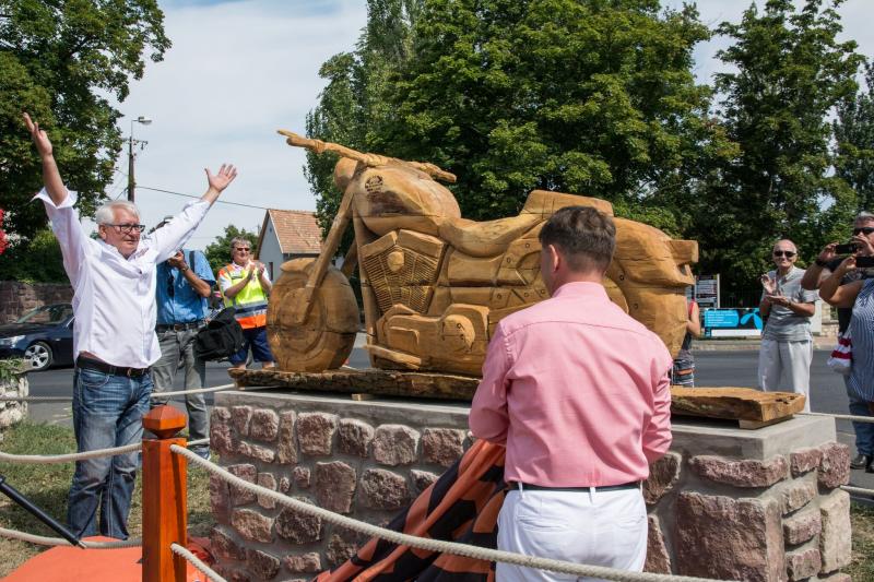 Kultikus emlékmű a Balaton-parton